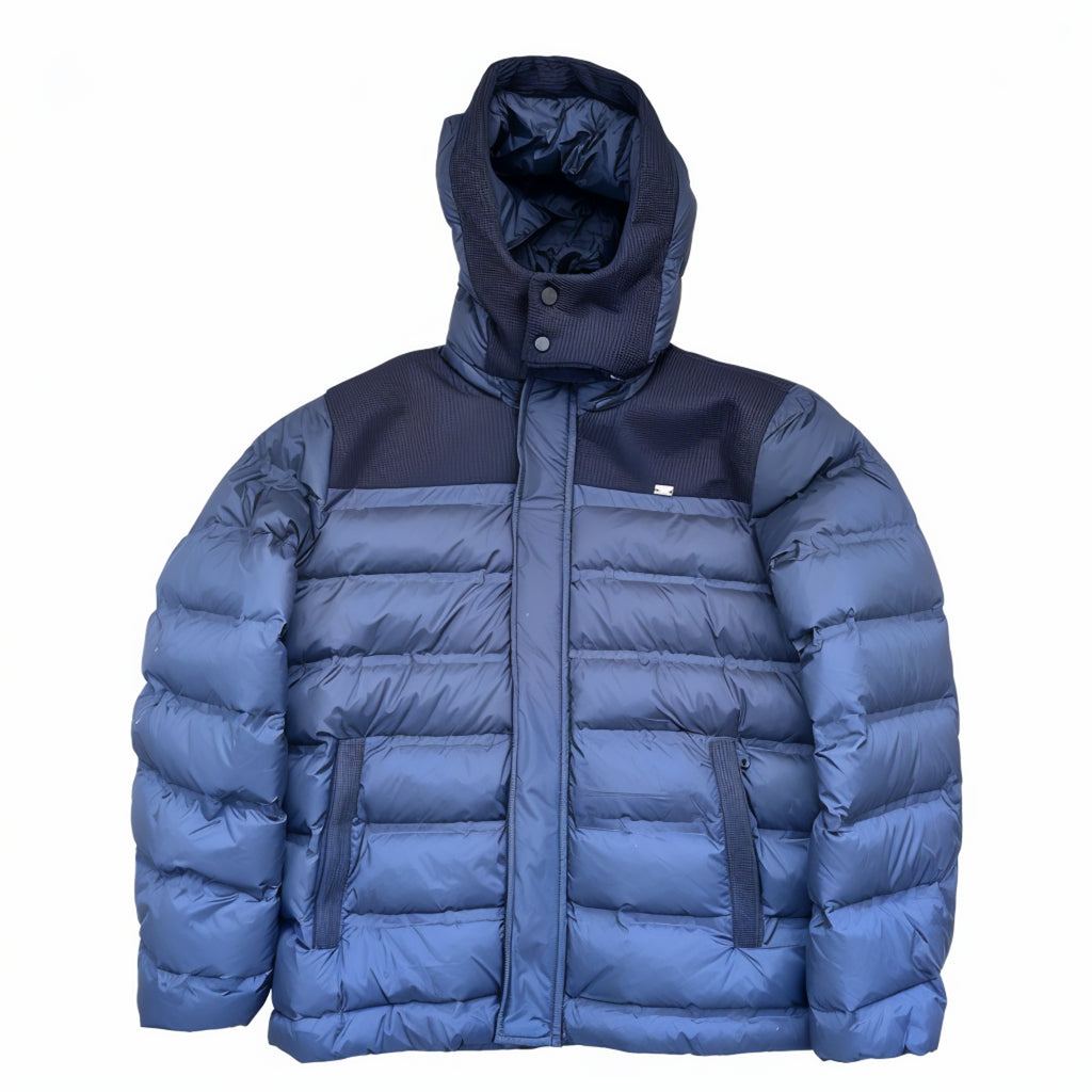 Giubbino Invernale Comfort imbottito con cappuccio, design moderno e funzionale, perfetto per l'inverno.