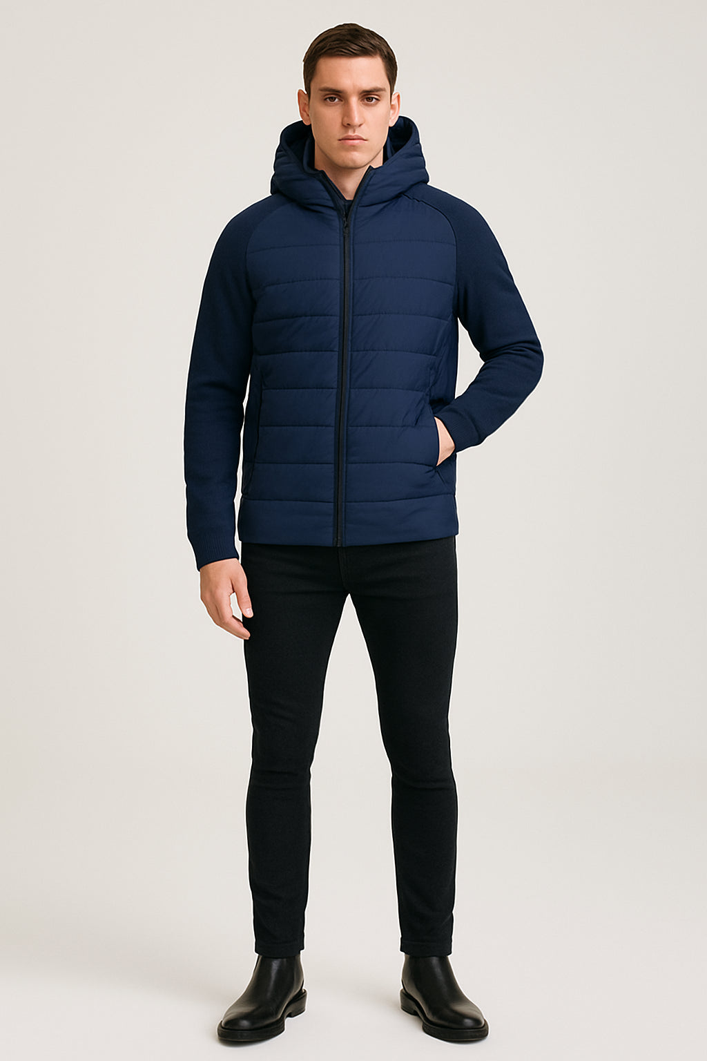 Giubbino Elast Man, giubbotto imbottito blu con cappuccio, perfetto per giorni freddi e attività urbane.