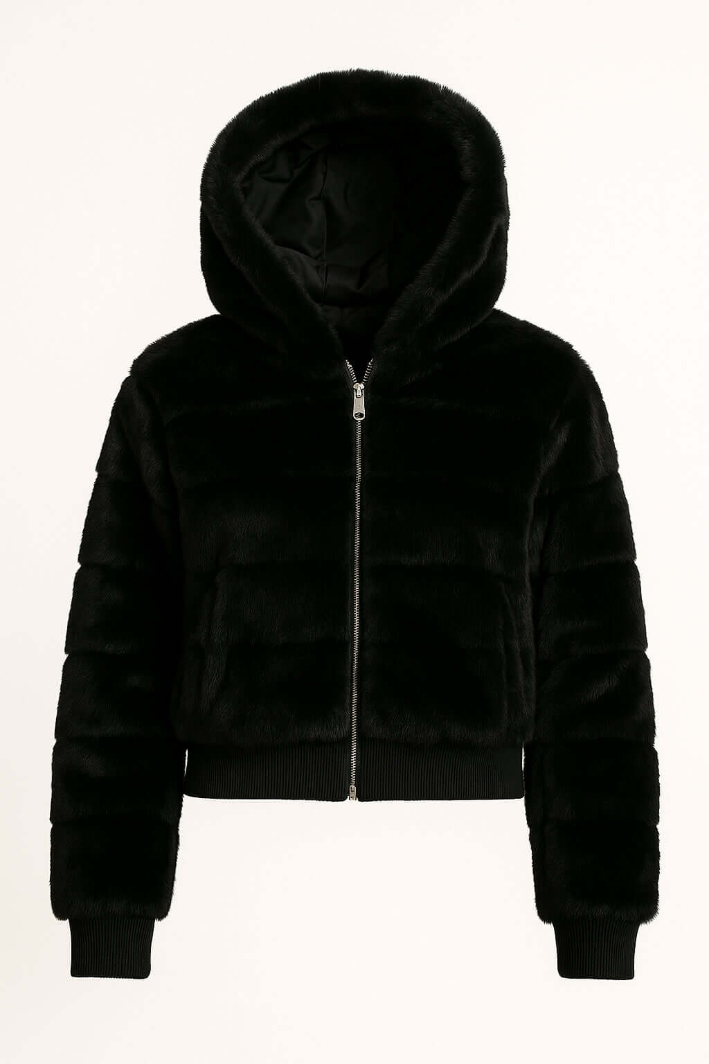 Piumino Donna in eco pelliccia nera con cappuccio ampio e chiusura zip frontale, perfetto per un look caldo e chic.