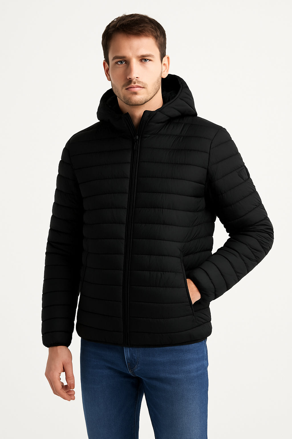 Giubbino Bomber 100 Grammi, giacca leggera nera con cappuccio, imbottitura ideale per primavera e autunno.